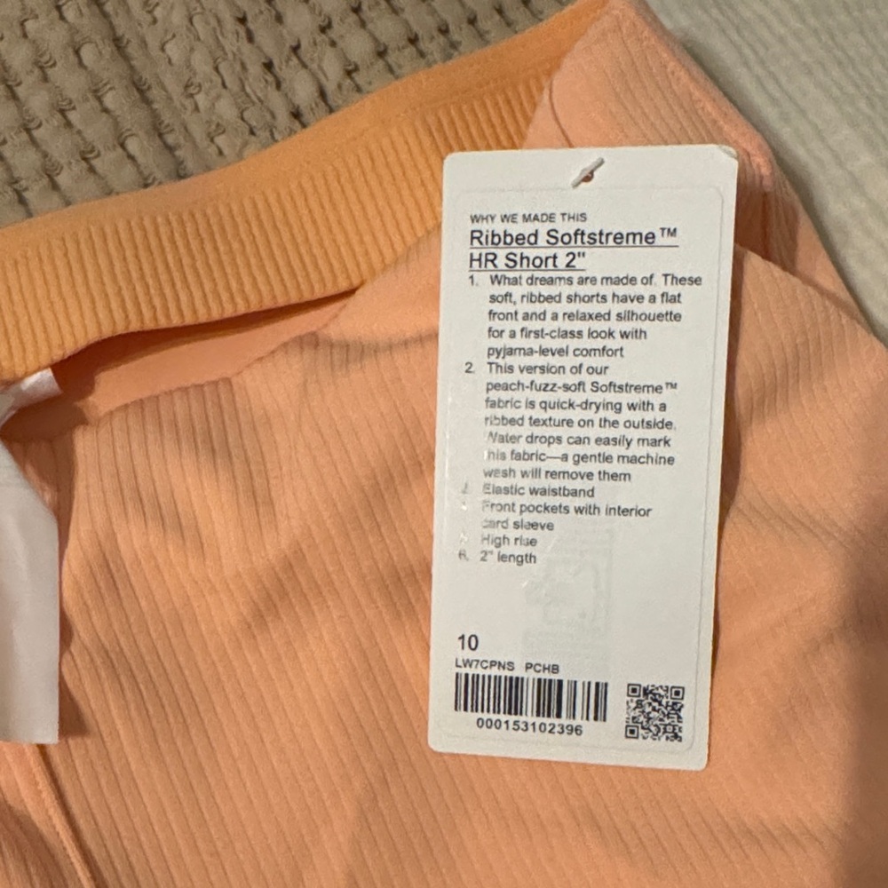Lululemon Ribbed Softstream HR Shorts - Picture 2 of 4